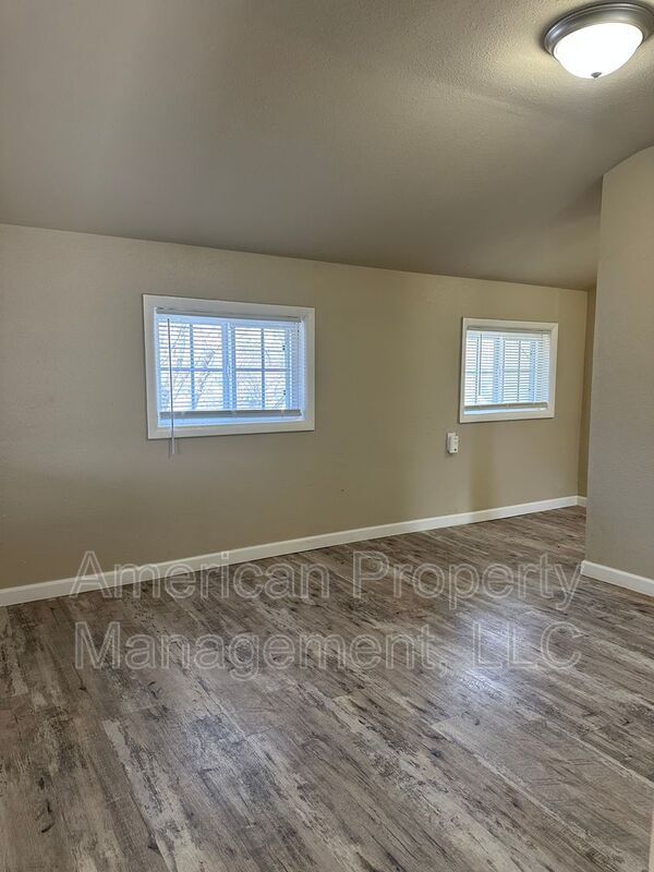 3605 1/2 E 16th St-