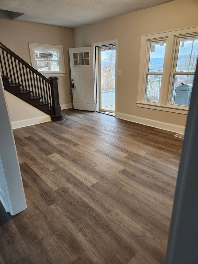 Living Room - 516 W End Ave