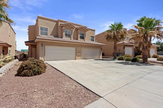 Photo - 561 Green Village Ct