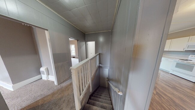 Photo - 33 Westminster Ave Unit Upper