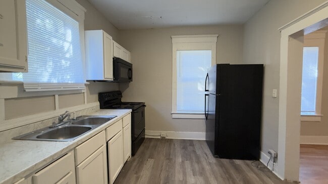 Photo - 1672 W 2nd St