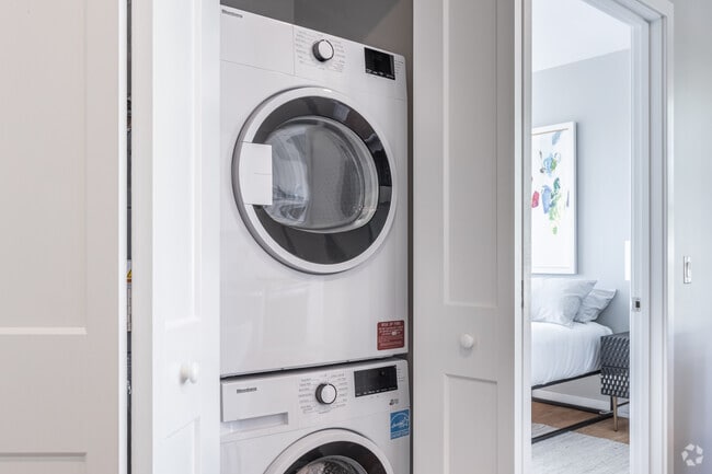 1BR, 1BA - 533SF