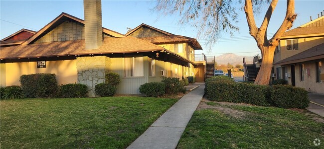 Building Photo - 2029 Guthrie St N Unit D Rental