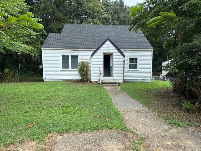 Building Photo - 1401 Roanoke Ave Rental