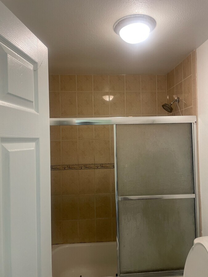 Photo - 1512 E 107th St Unidad downstair