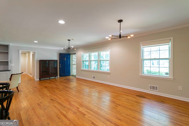 Photo - 2535 Melinda Dr NE