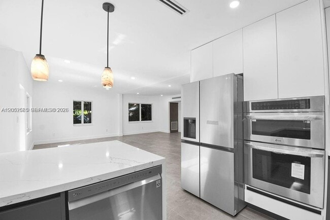 Building Photo - 7902 SW 67th Ave