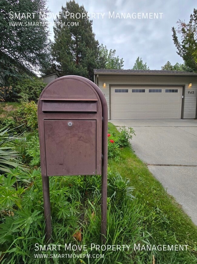 Photo - 945 Hearthstone Dr