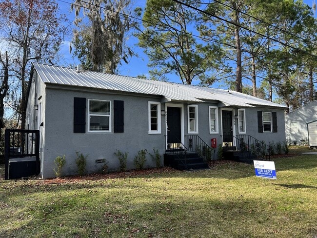 Building Photo - Renovated 2 Bedroom Jacksonville Heights D... Rental