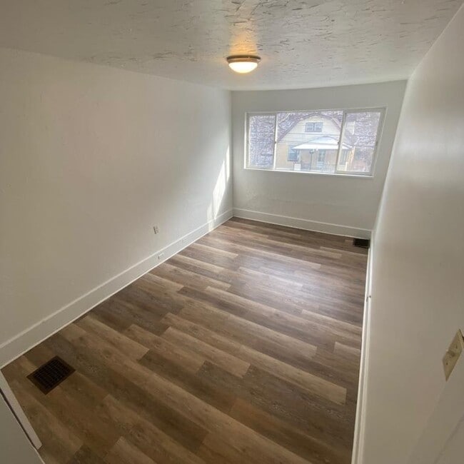 Building Photo - 1611 Lynn Ave