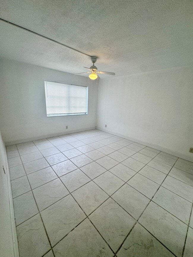Photo - 1431 S 14th Ave Unidad 104