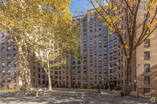 45-55 Elliott Pl - Navy Yard Housing Cooperative Apartments