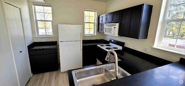 Building Photo - 417 N Henry St Unit #2 Rental