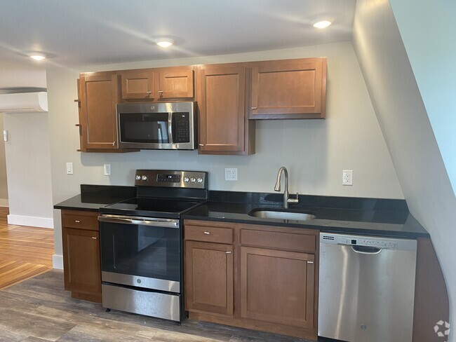 Building Photo - 8 Forest St Unit 1 Rental