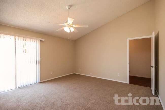 7244 W Cameron Dr