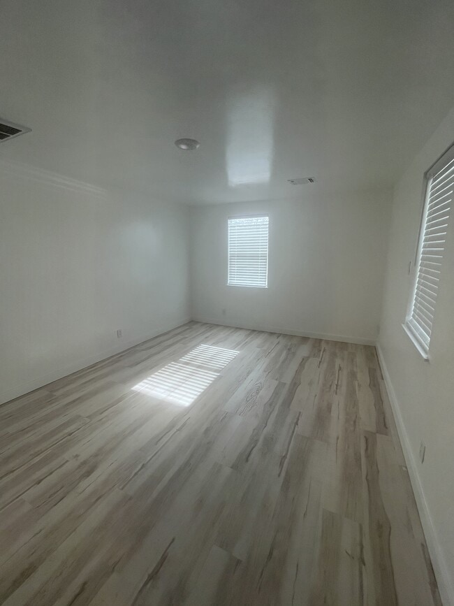 Photo - 820 N Oak Ave