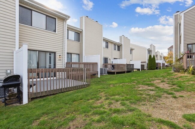 Photo - 335 Monticello Dr Unit 335