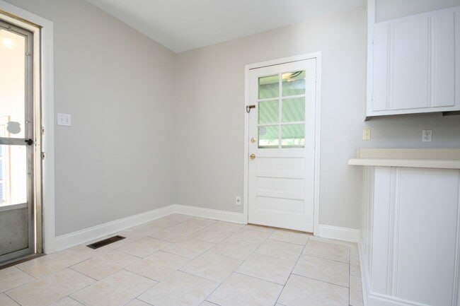 Photo - 407 Warner St NW