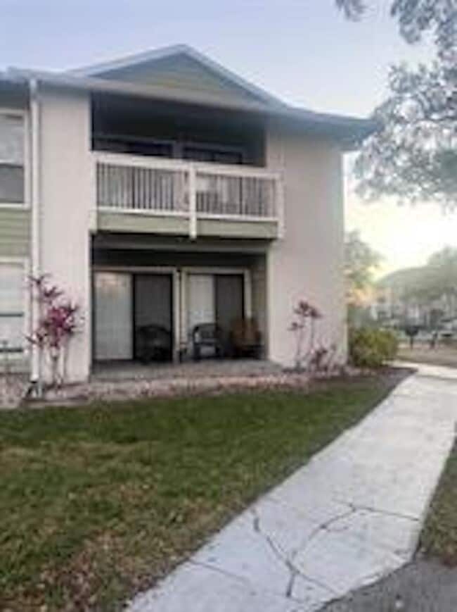 Building Photo - 455 ALT 19 S. Unit 2