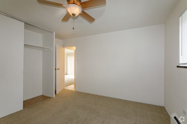 2BR, 1BA - 950SF - Bedroom