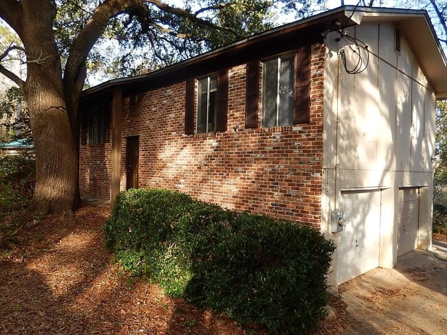 Building Photo - 1802 Salmon Dr