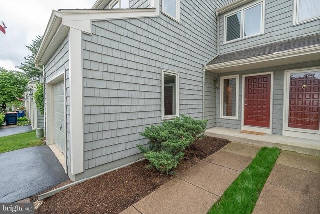 Photo - 16 Harrison Rd W
