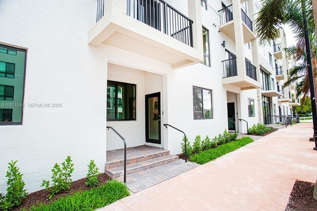 Building Photo - 8167 NW 41st St Unit E-104