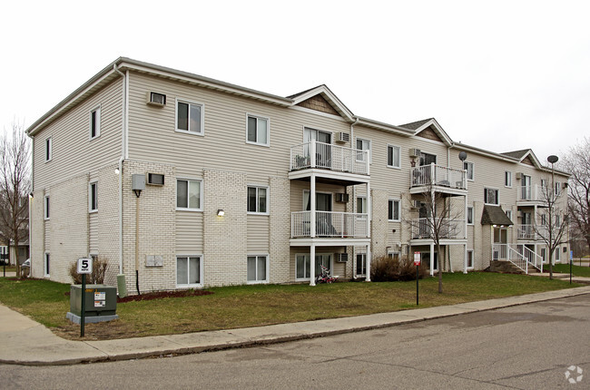 Silver Lake Commons - Silver Lake Commons Apartments