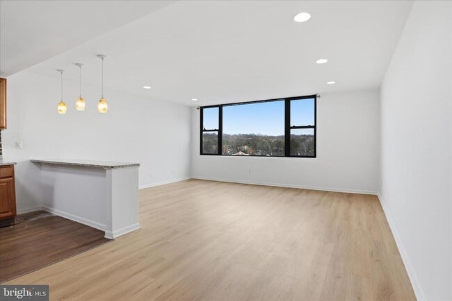 Building Photo - 4600 Duke St Unit 1123