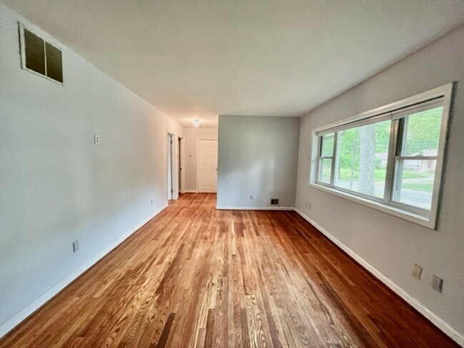 3700 Woodridge Ave