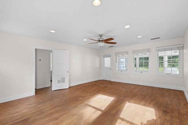 Photo - 605 N Amelia Ave