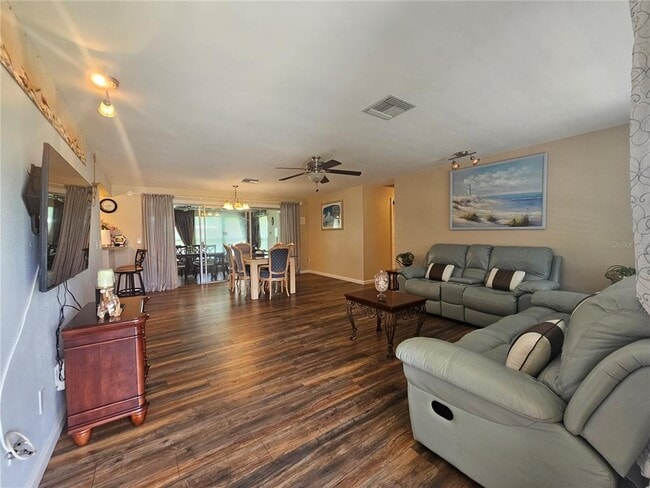 Photo - 672 Gershwin Dr