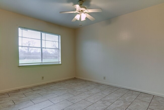 Photo - 2 Bedroom Apartment for Lease! Unit 02