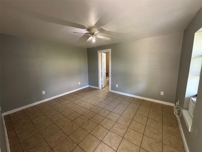 Building Photo - 2013 Eubanks St Unit 9