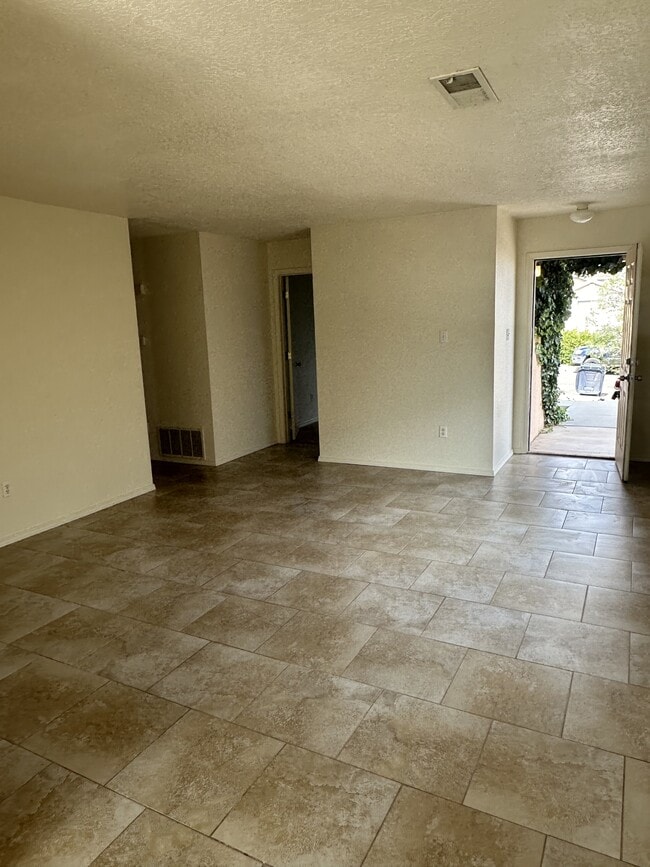 Photo - 11012 Hackamore Ave SW