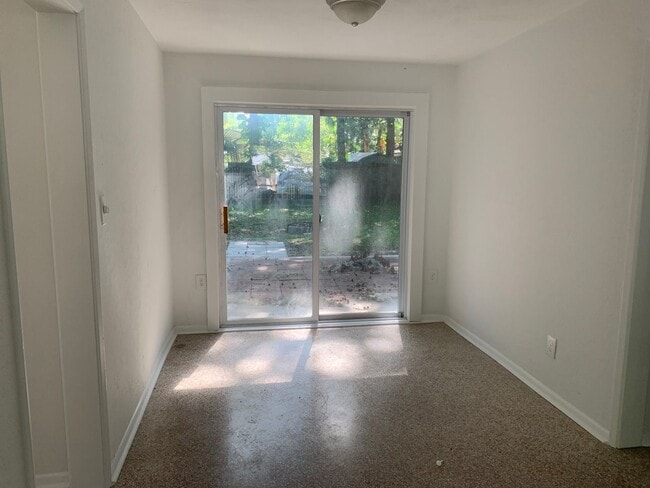 Photo - 760 Greenway Pl