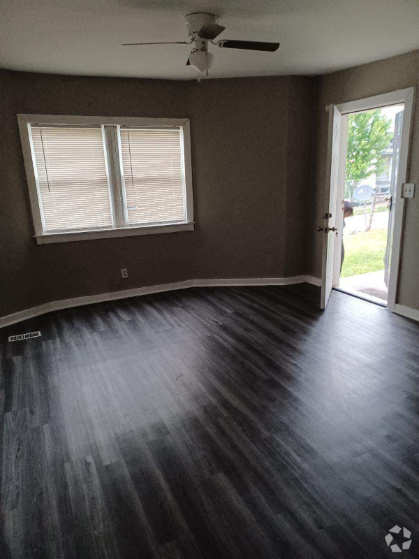 Building Photo - 3305 E 19th St Rental