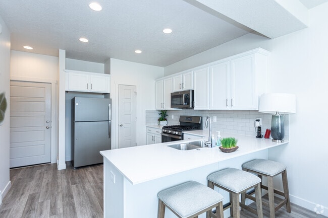 3BR, 2.5BA - 1,367SF - Kitchen