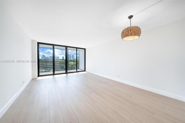 Photo - 20400 W Country Club Dr Unit 610