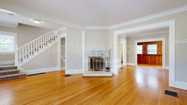 Photo - 2977 N Willamette Blvd