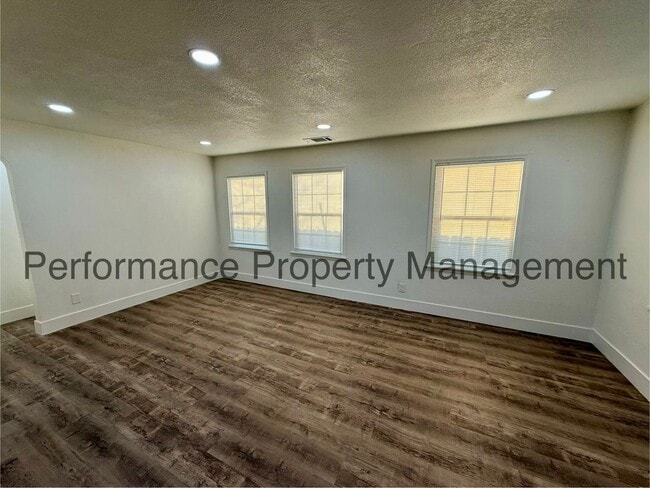 Photo - Charming 3 Bed/2 Bath N Bakersfield Home w/ $0 Deposit Option