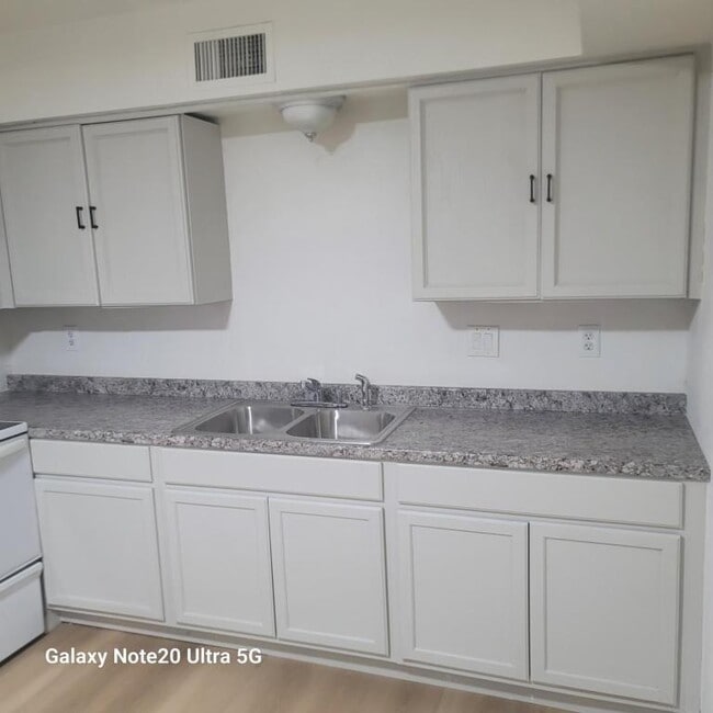 Building Photo - 9221 W Gary Rd Rental