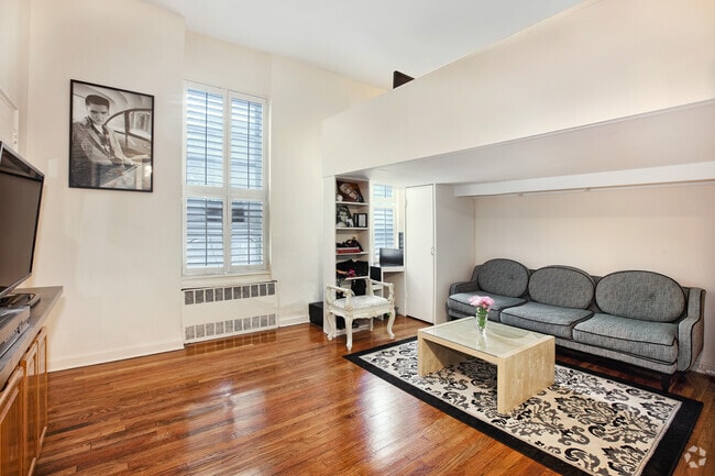 Building Photo - 151 E 20th St Rental