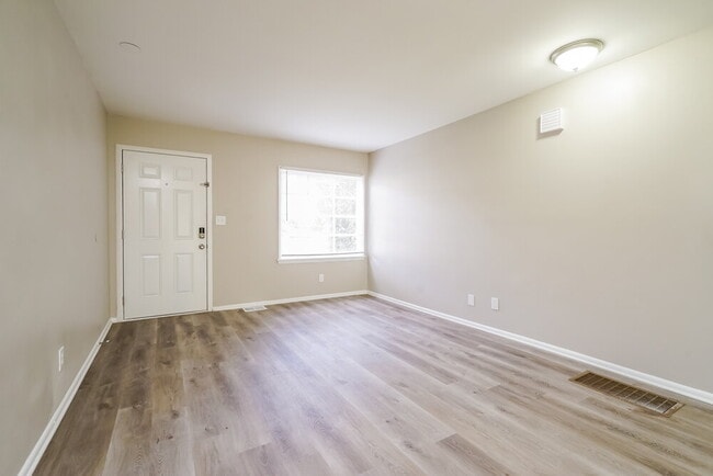 Photo - 367 Lady Guinevere Way