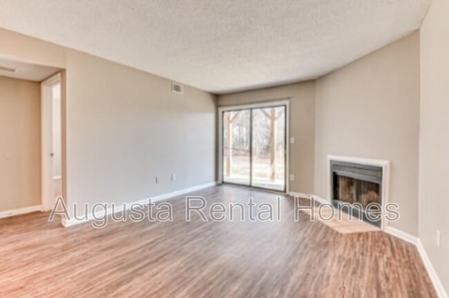 Photo - 2822 Thomas Ln