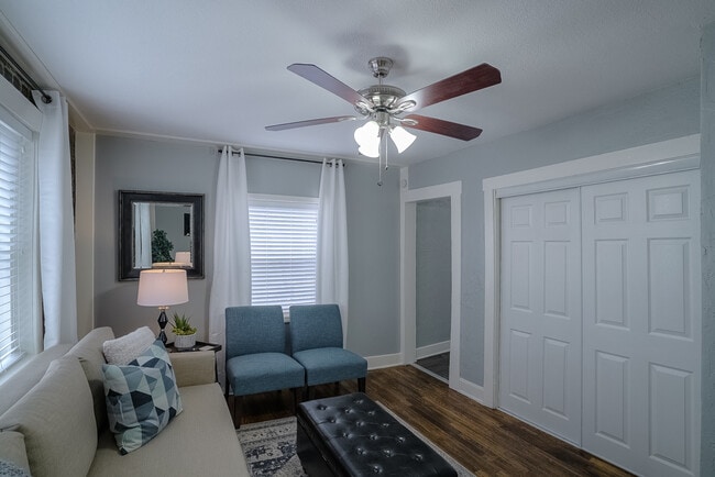 Photo - 3811 Mercier St