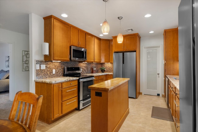 Photo - 334 W Horseshoe Ave