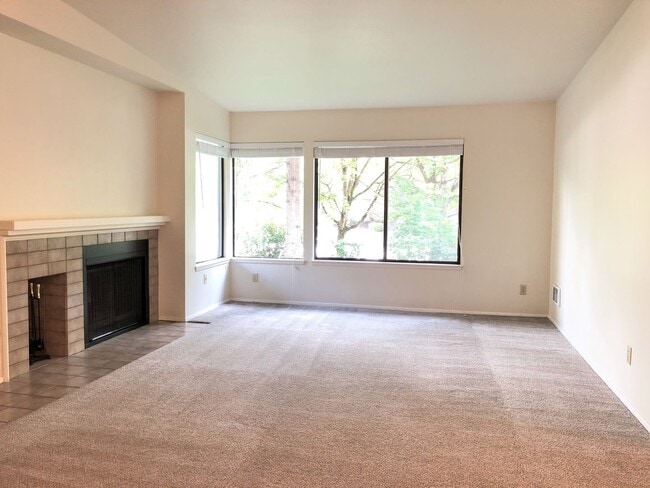 Photo - Spacious 2db, 2ba Condo Downtown Bellevue in Tranquil Setting Unit 2
