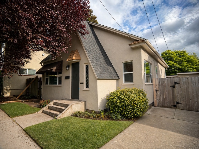 Building Photo - 309 W McLoughlin Blvd