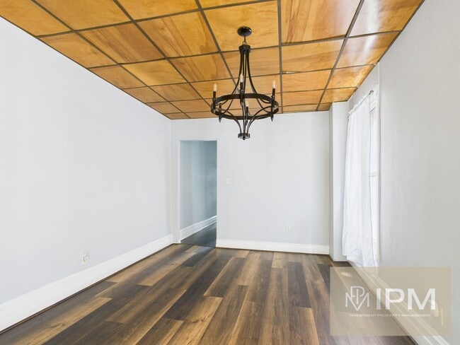 Photo - Available Now! Spacious 5 Bedroom, 1 Bath ...